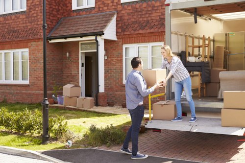 Mobile self storage unit delivered to a Silvertown home