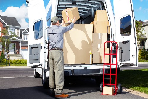 Free quote policy for Silvertown Storage with customer planning a storage job
